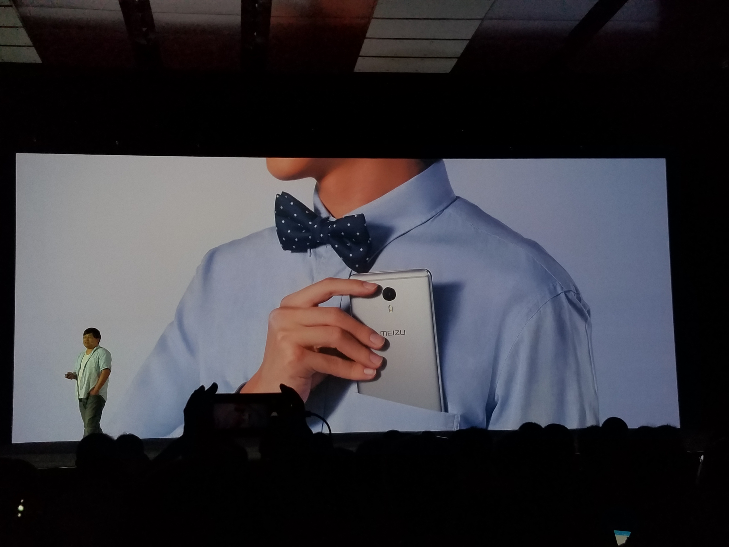 魅族史上最大屏手机问世 6英寸魅蓝Max售价1699元_科技_中国网